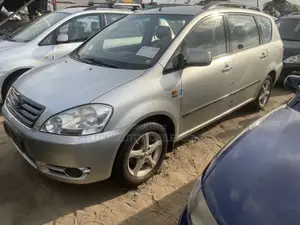 Toyota Avensis Verso 2.0 Petrol 2006 Silver