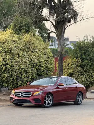 Mercedes-Benz E300 2017 Red