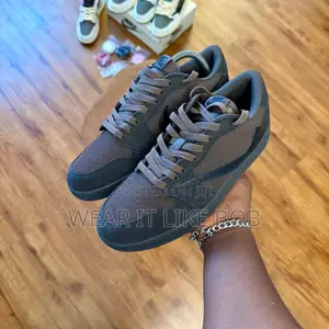 Photo - Original Cactus Travis Scott Nike Air Jordan 1. Velvet Brown