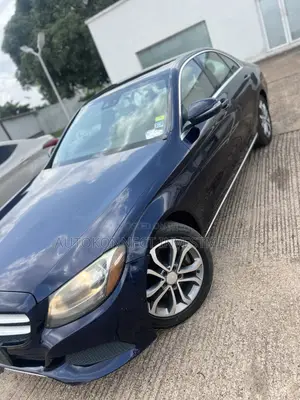 Photo - Mercedes-Benz C300 2016 Blue