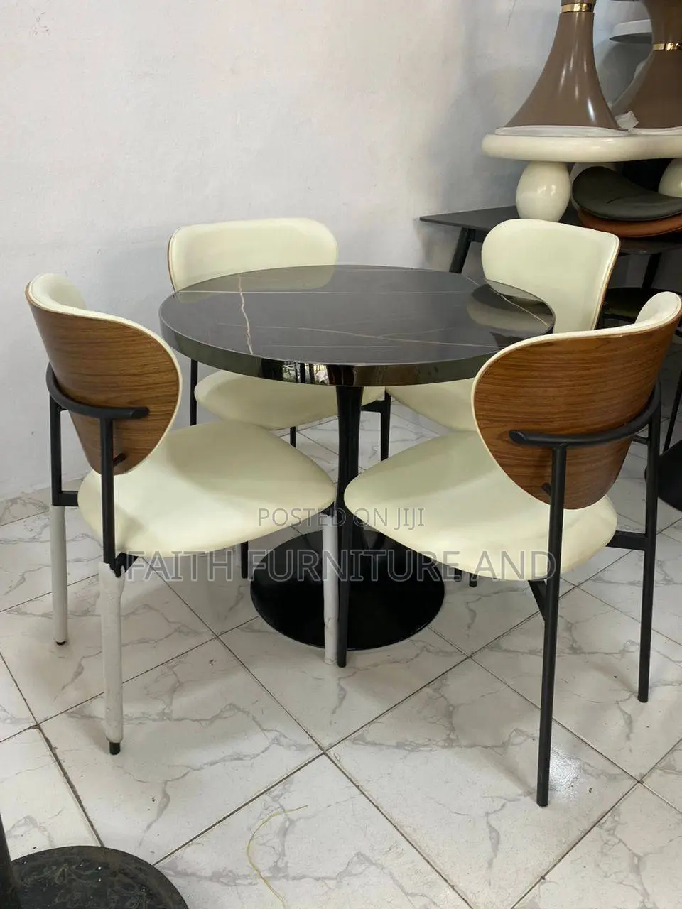 4 Seaters Dining Set