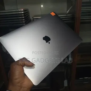 Laptop Apple MacBook Pro 2020 16GB Intel Core i7 SSD 512GB
