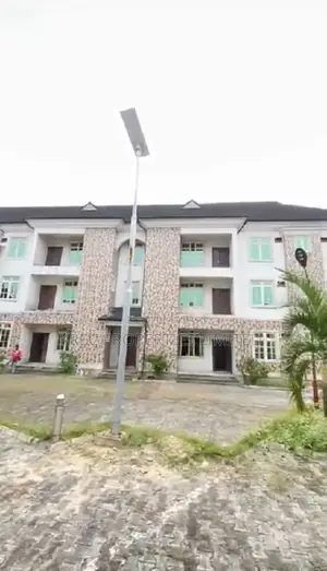 20bdrm Townhouse Terrace in Odili Road Port for sale