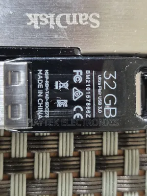 Photo - Original Sandisk Uktra Flair 32gb Usb 3.0 Flash Drive
