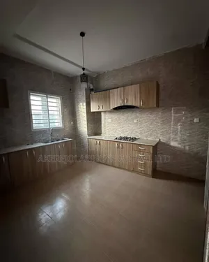 3bdrm Block of Flats in Jahi Gilmore for rent
