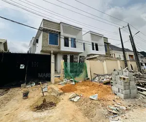 5bdrm Duplex in Omole Phase 2 Lagos for sale