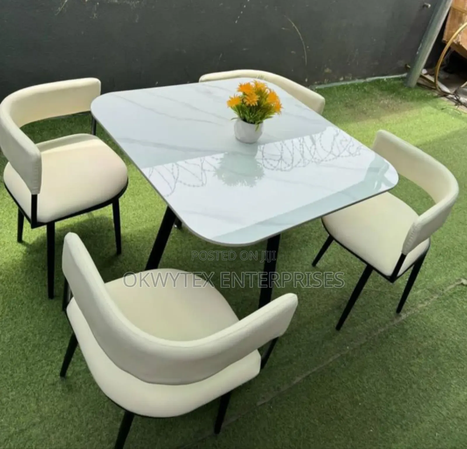 High Quality Dinning Table With Chairs