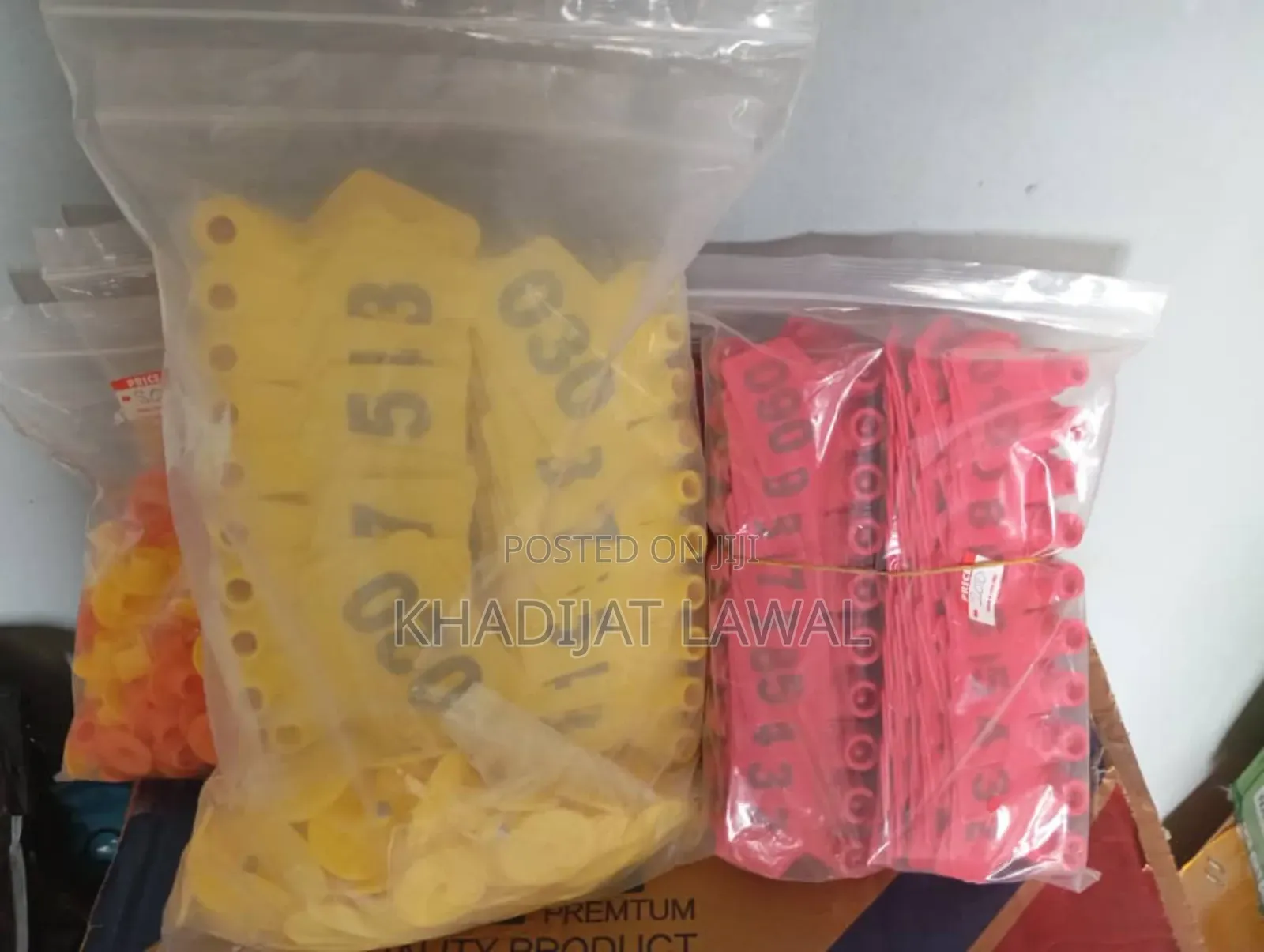 Applicator/Ear Tag