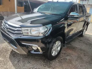 Toyota Hilux SR5 4x4 2019 Black