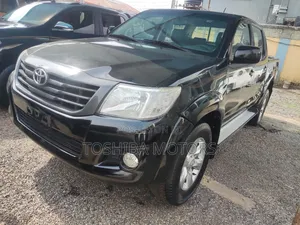 Toyota Hilux SR5 4x4 2015 Black