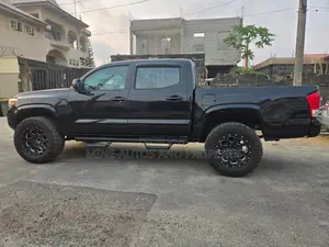 Toyota Tacoma 4dr Double Cab 2016 Black
