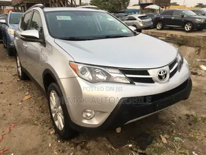 Toyota RAV4 Limited 4dr SUV (2.5L 4cyl 6A) 2015 Silver