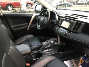 Toyota RAV4 Limited 4dr SUV (2.5L 4cyl 6A) 2015 Silver