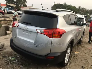 Toyota RAV4 Limited 4dr SUV (2.5L 4cyl 6A) 2015 Silver