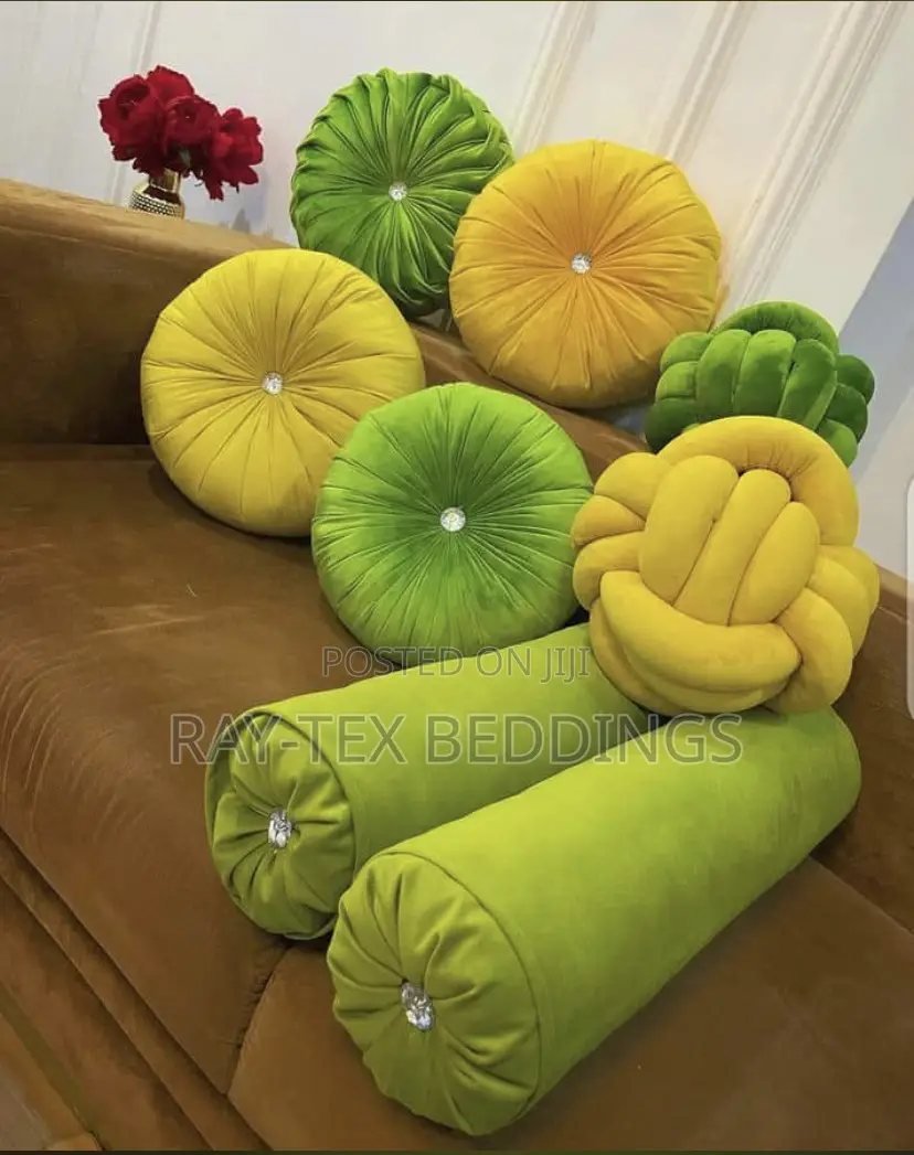 Knitted Throw Pillow