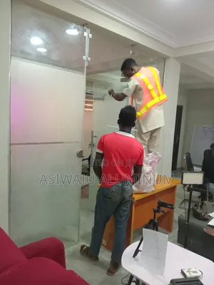 Office Partition With 10mm Pampered Glass