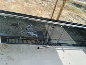 Long Frameless Glass Design