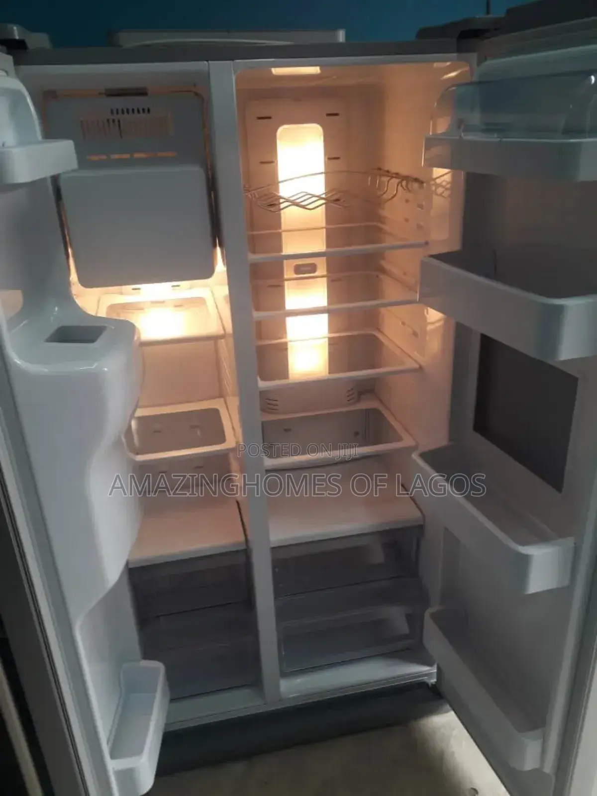 Side by Side Standard German Refrigerator With Dispenser