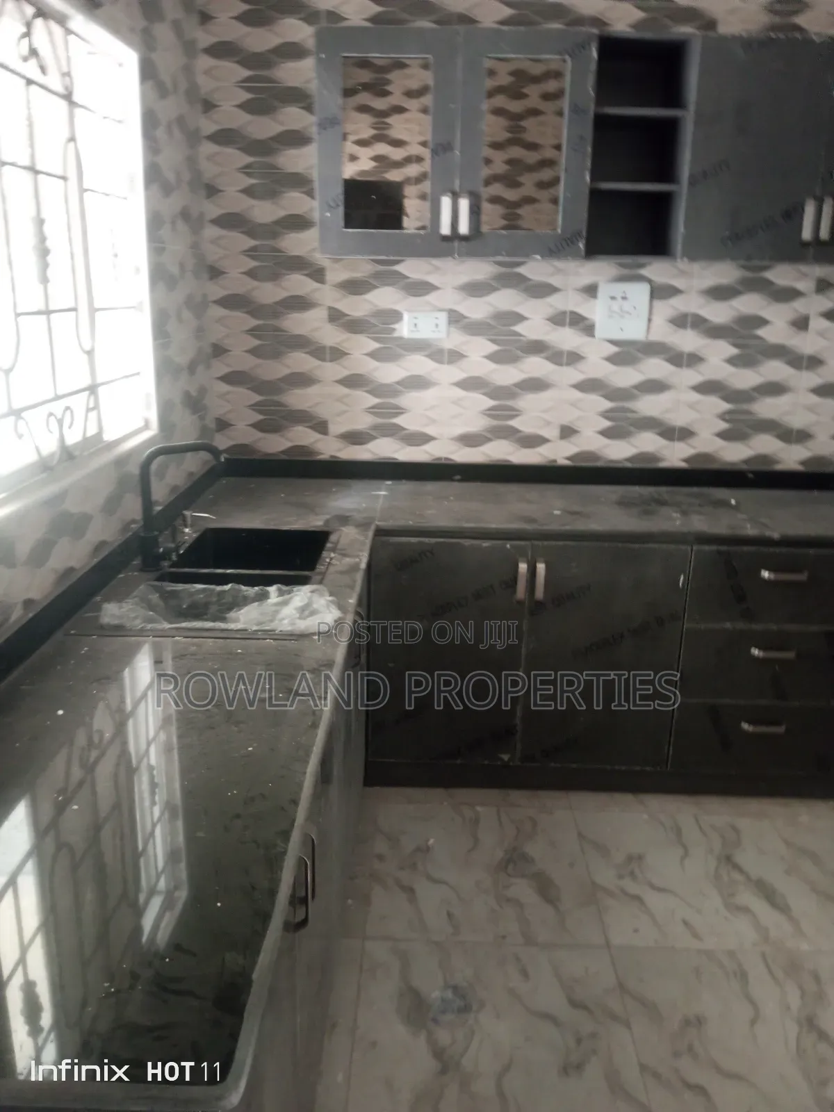 3bdrm Block of Flats in Greenville Estate, Ado / Ajah for rent