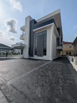 5bdrm Duplex in Chevron for sale
