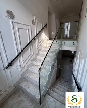 Tampered Clear 10mm Glass Staircase Railing