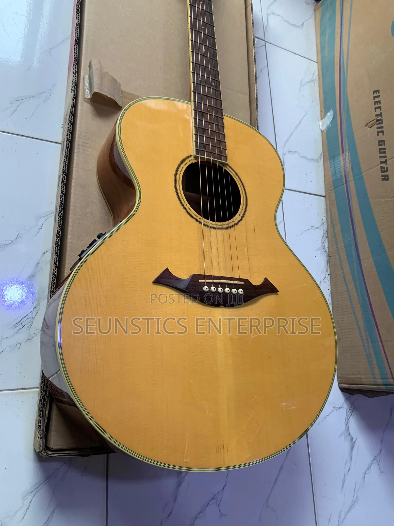 Quality Cort NTL - 20 Acoustic Guitar