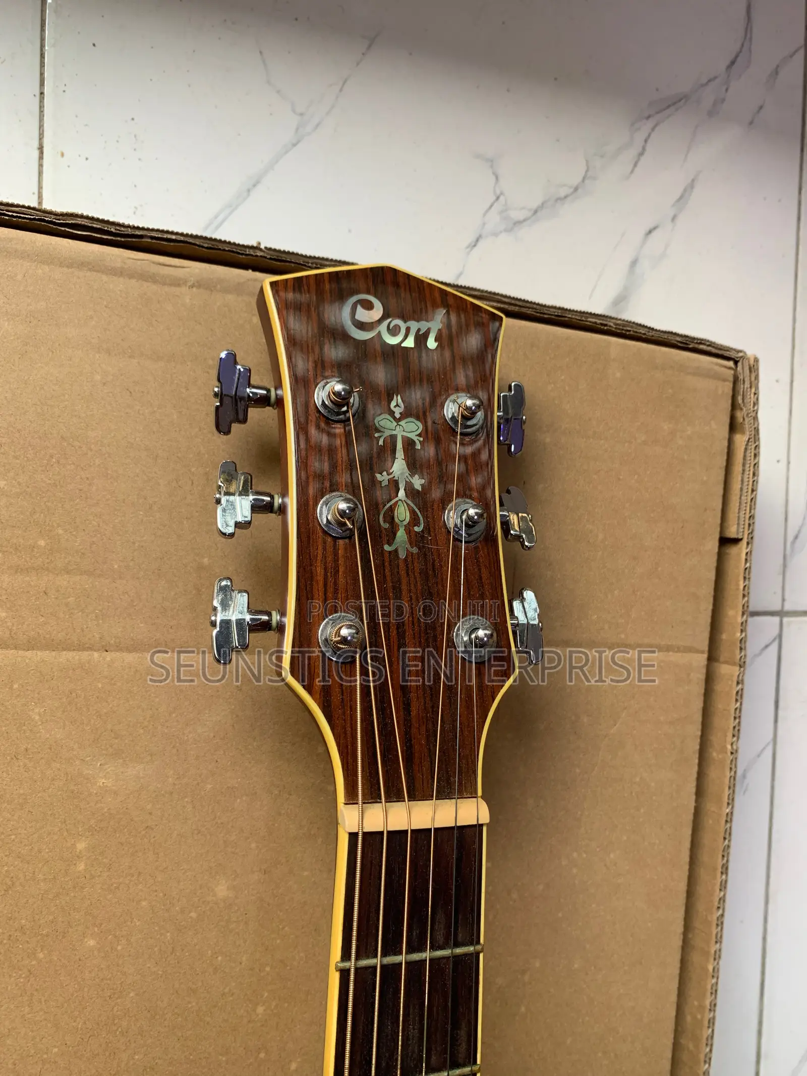 Quality Cort NTL - 20 Acoustic Guitar