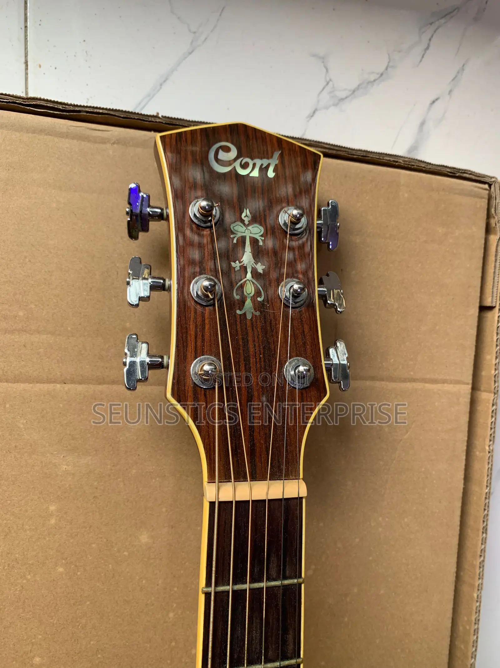 Quality Cort NTL - 20 Acoustic Guitar