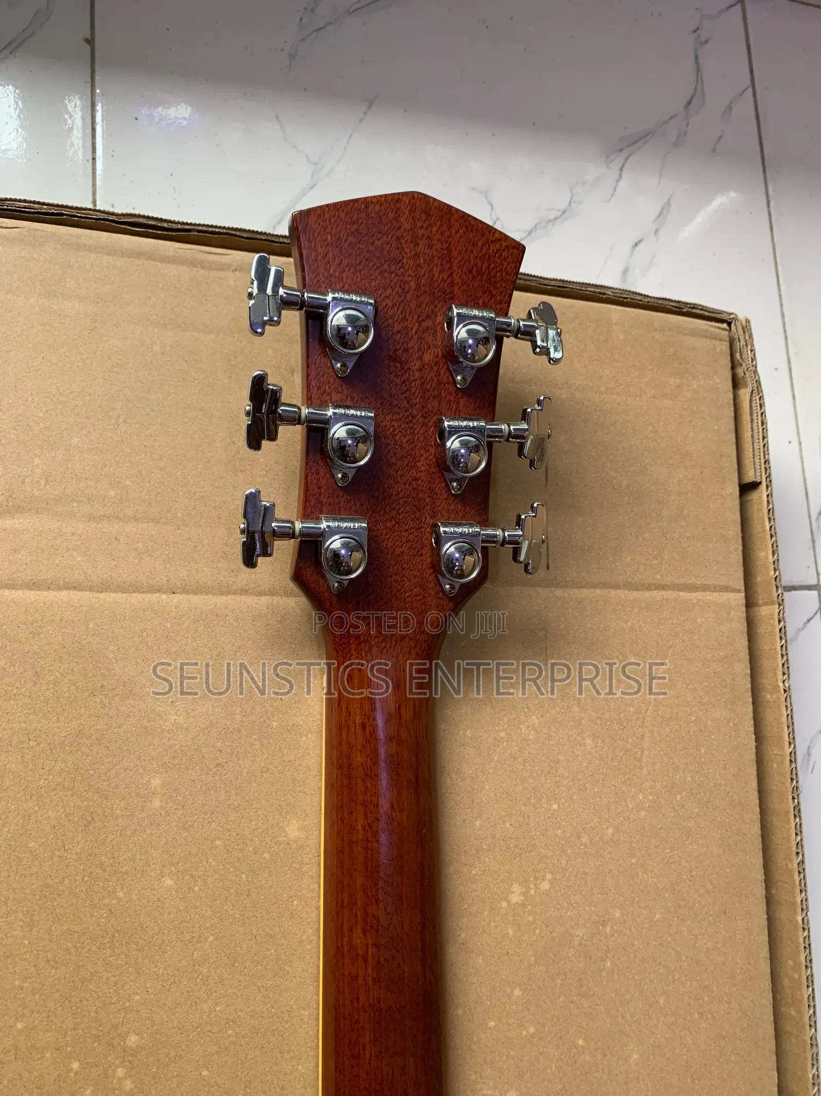 Quality Cort NTL - 20 Acoustic Guitar