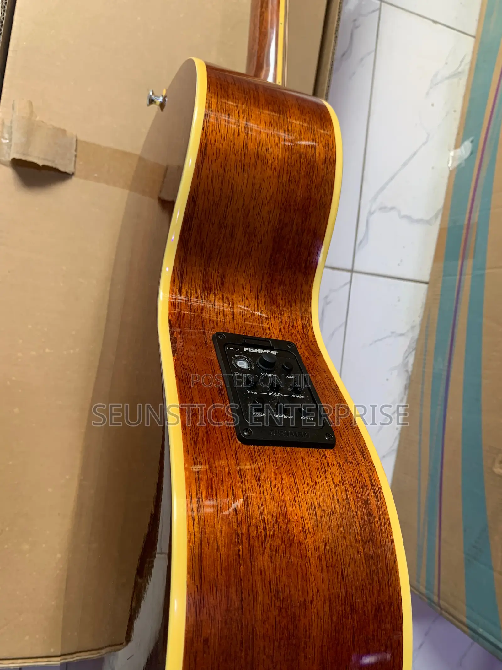 Quality Cort NTL - 20 Acoustic Guitar