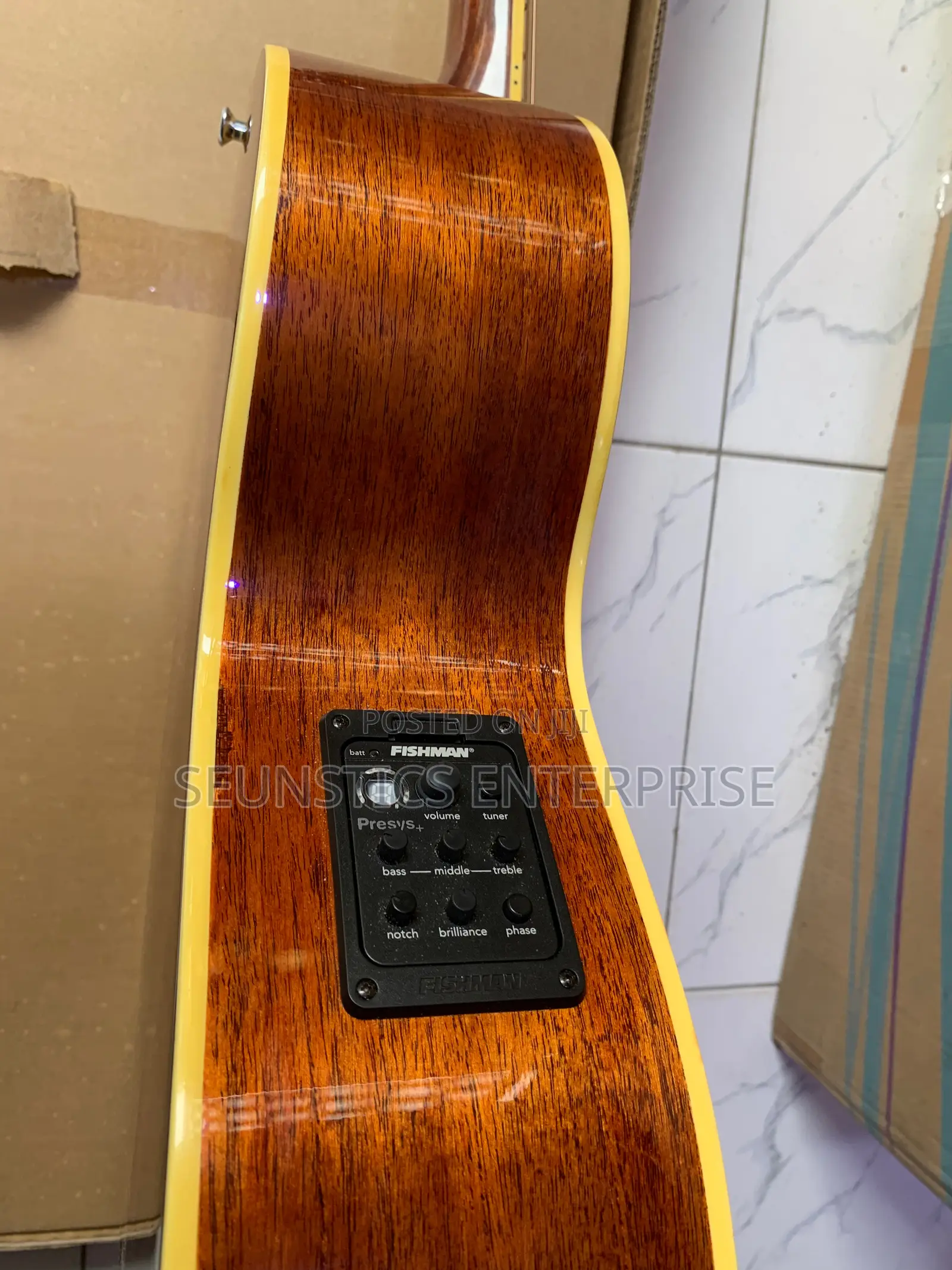 Quality Cort NTL - 20 Acoustic Guitar
