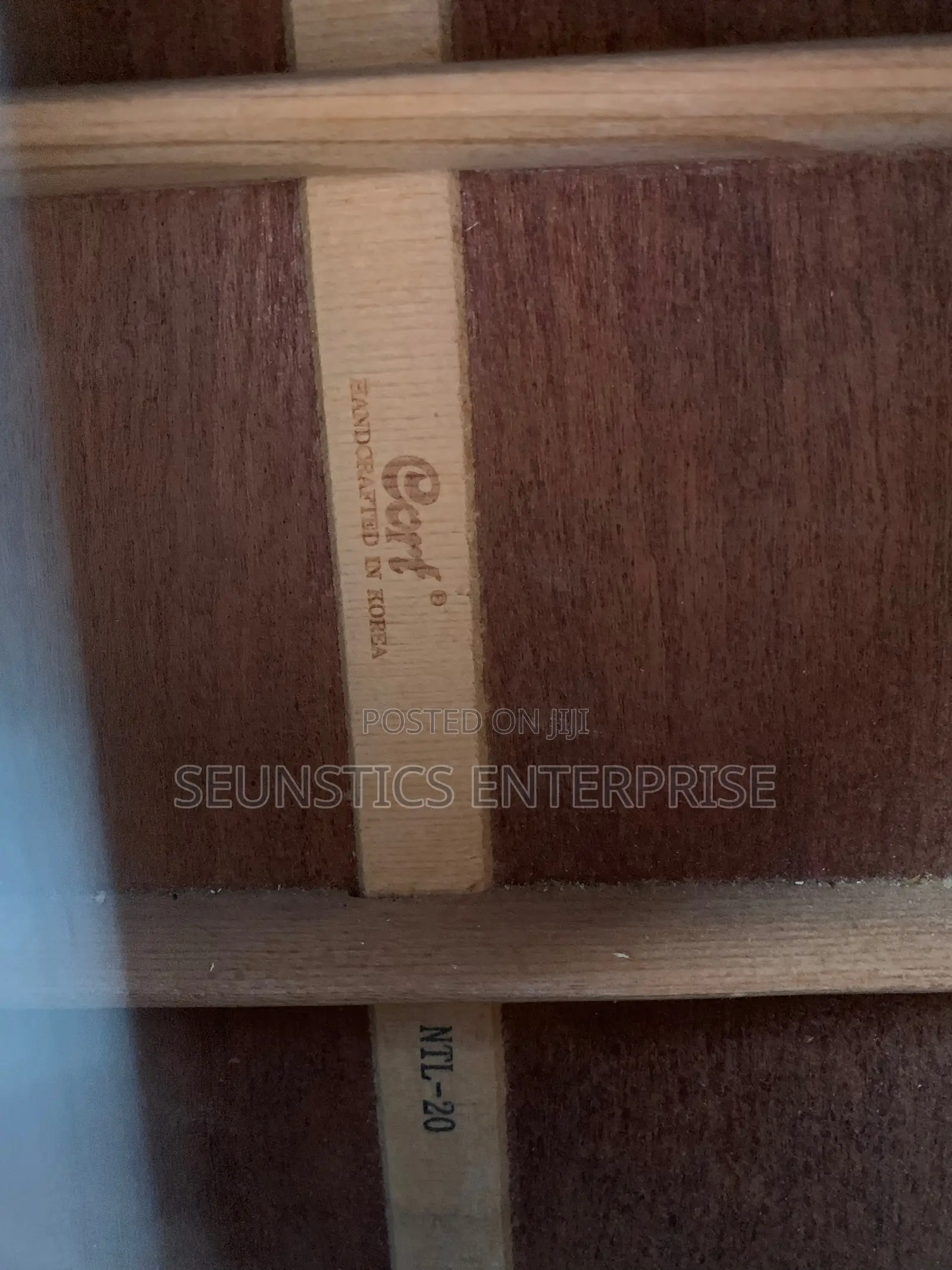 Quality Cort NTL - 20 Acoustic Guitar