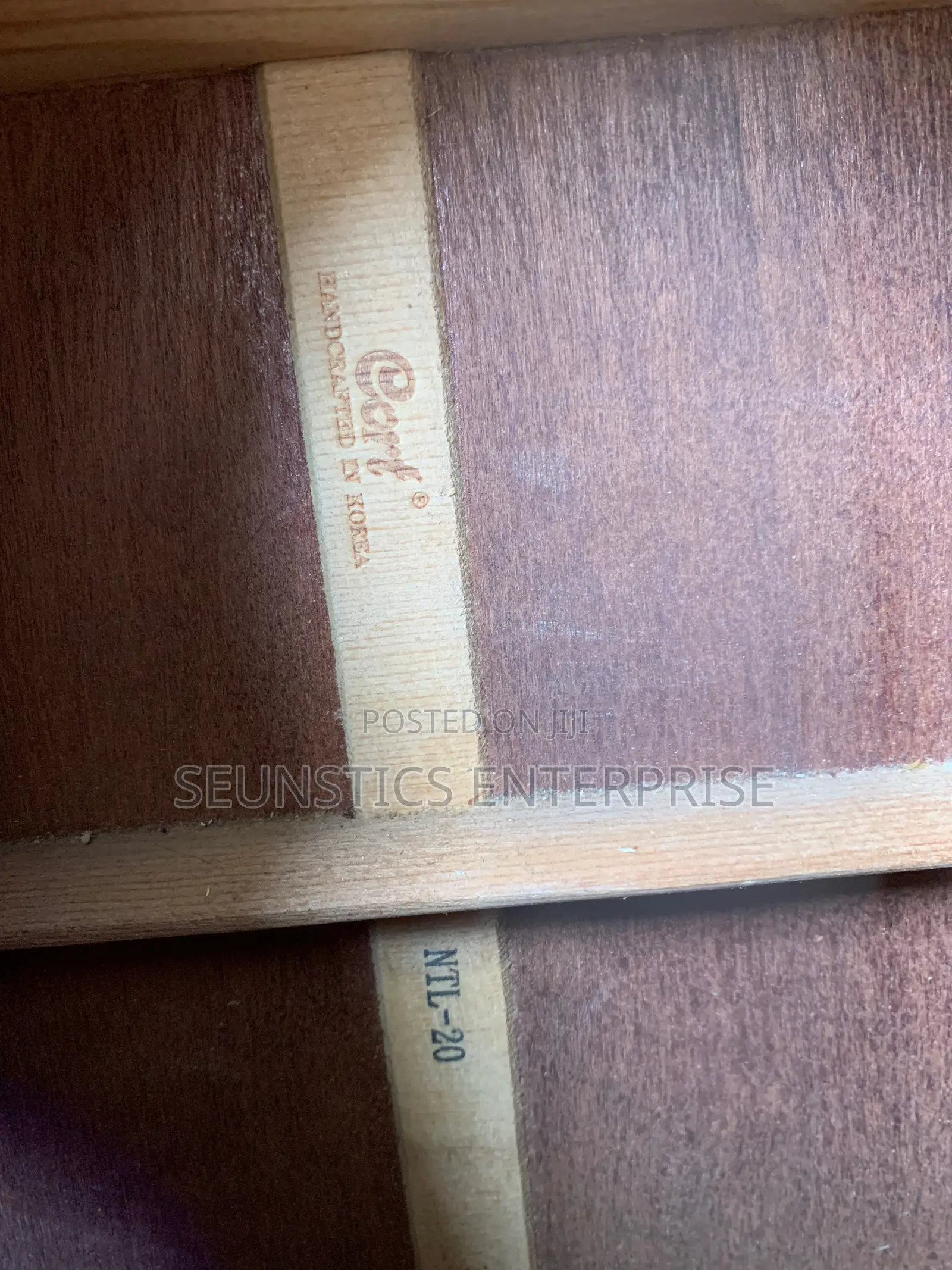Quality Cort NTL - 20 Acoustic Guitar