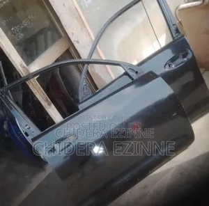 Toyota Land Cruiser Prado 2018 The Two Front Doors