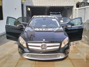 Mercedes-Benz GLA 250 2016 Black