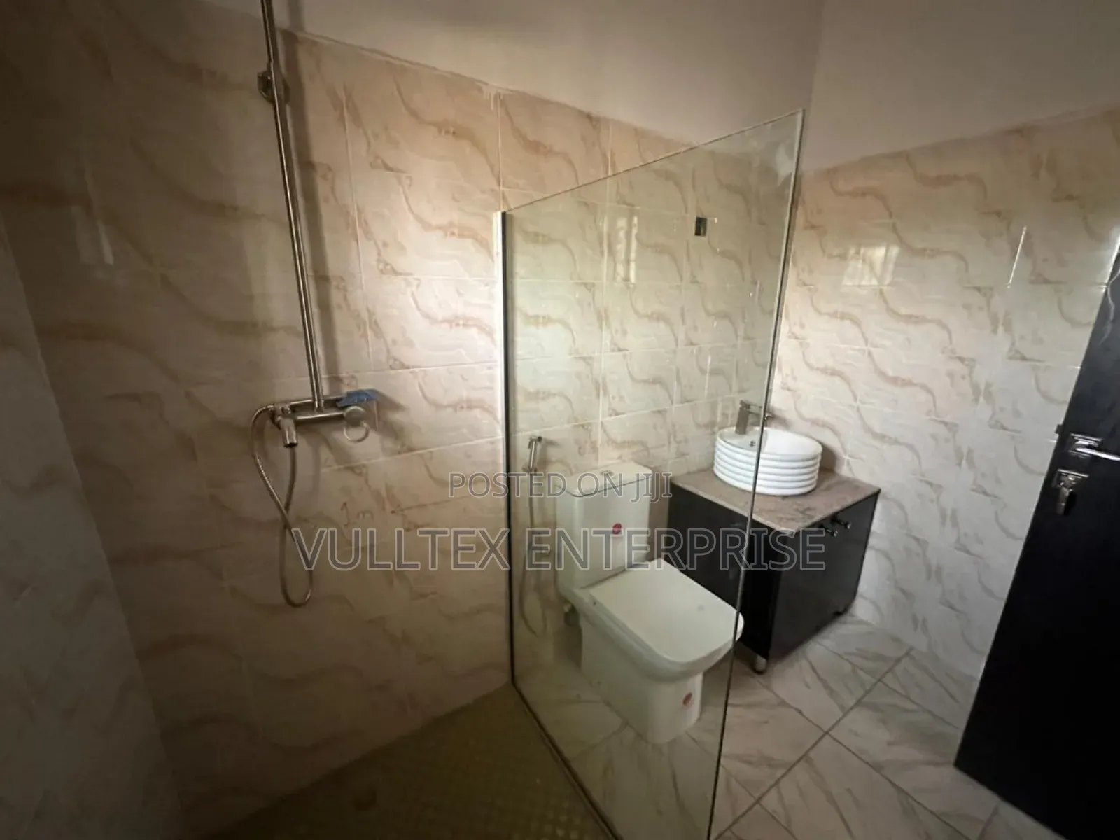 Fixed Half Bath. Glass