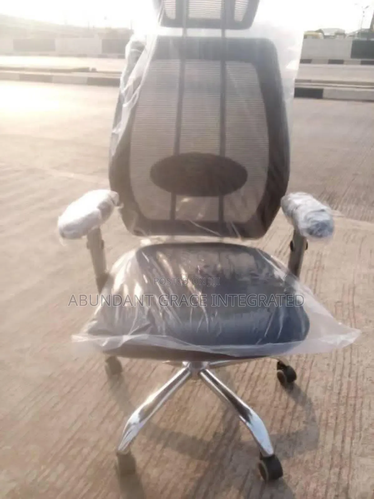 Adjustable Hand Office Chair.