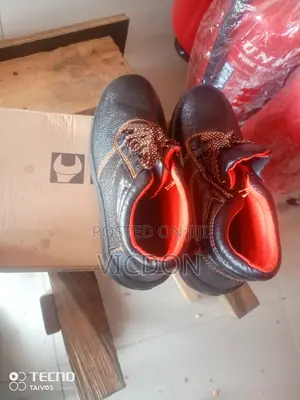 Safe Boot. Safety Boot / Shoe