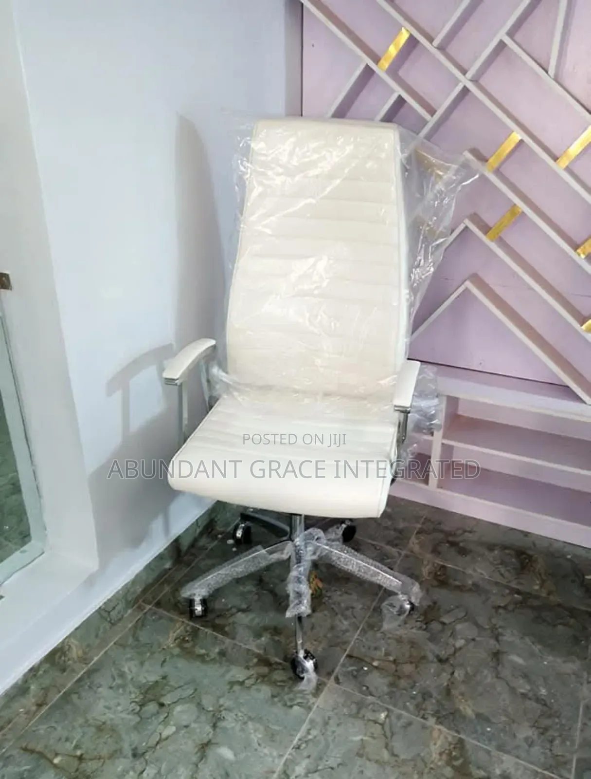 Manager's Office Chair White.
