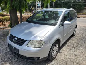 Photo - Volkswagen Touran 2004 Silver