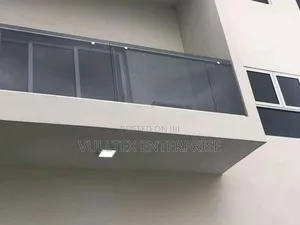 Glass L Balcony Rail!