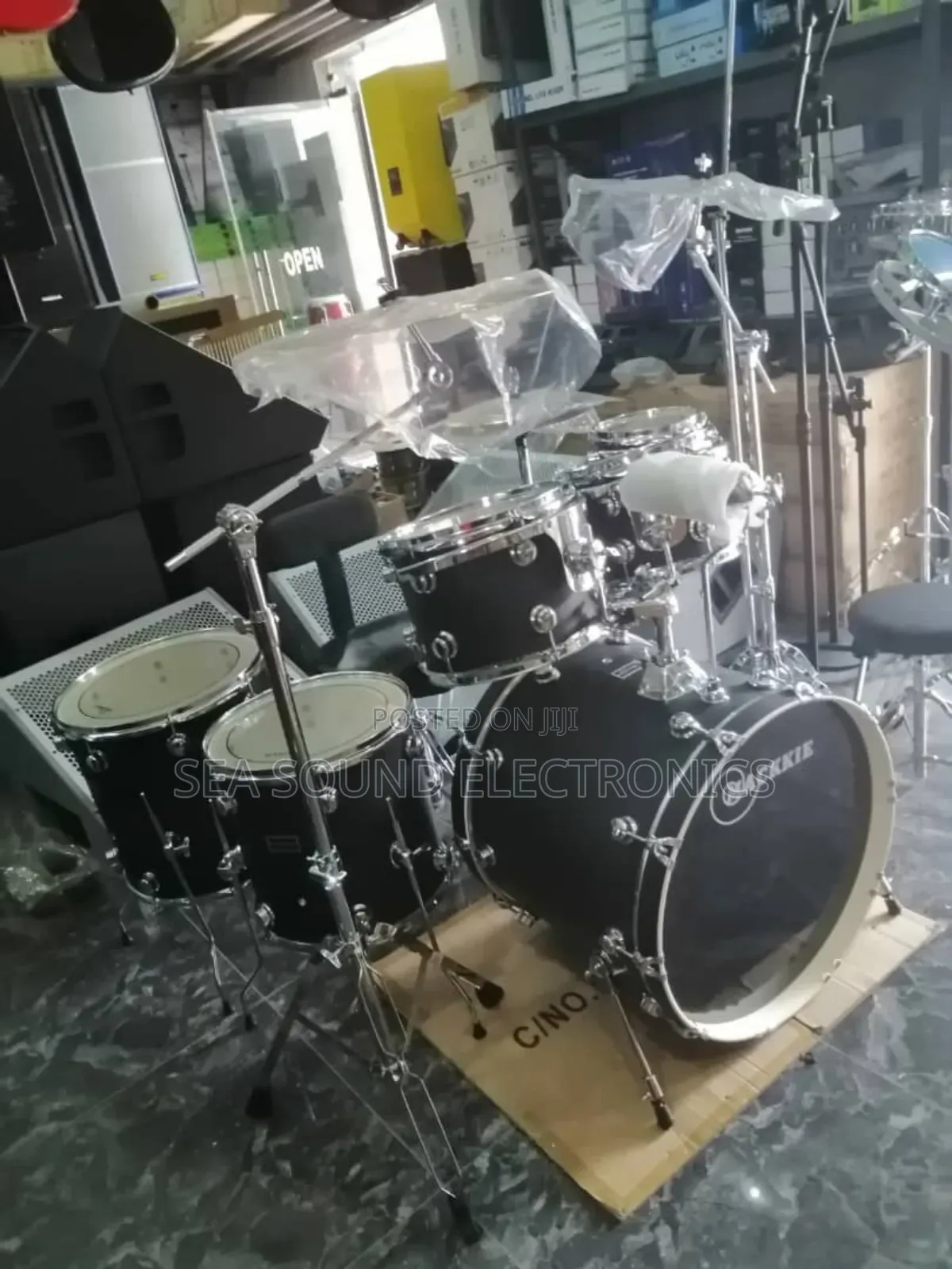 Mackie Professional Drum Set