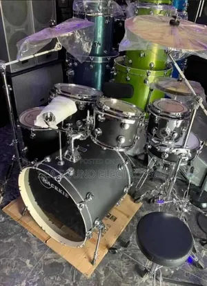 Mackie Professional Drum Set