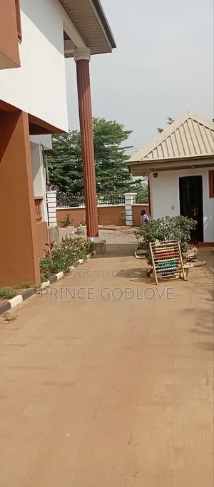 5bdrm Duplex in Gwarinpa Estate for rent