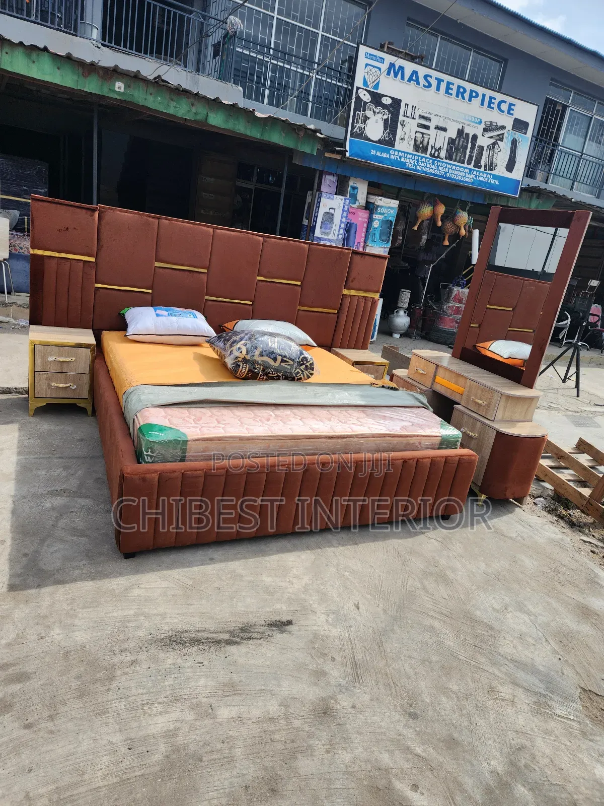 6by6 Bed With Two Side Drawers and Vanity Table