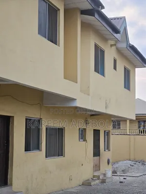 2bdrm Block of Flats in In Between Sabo To, Berger for sale