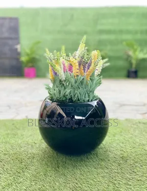 Vines Flowers Potted With 25cm Round Ball Fiberglass Pot