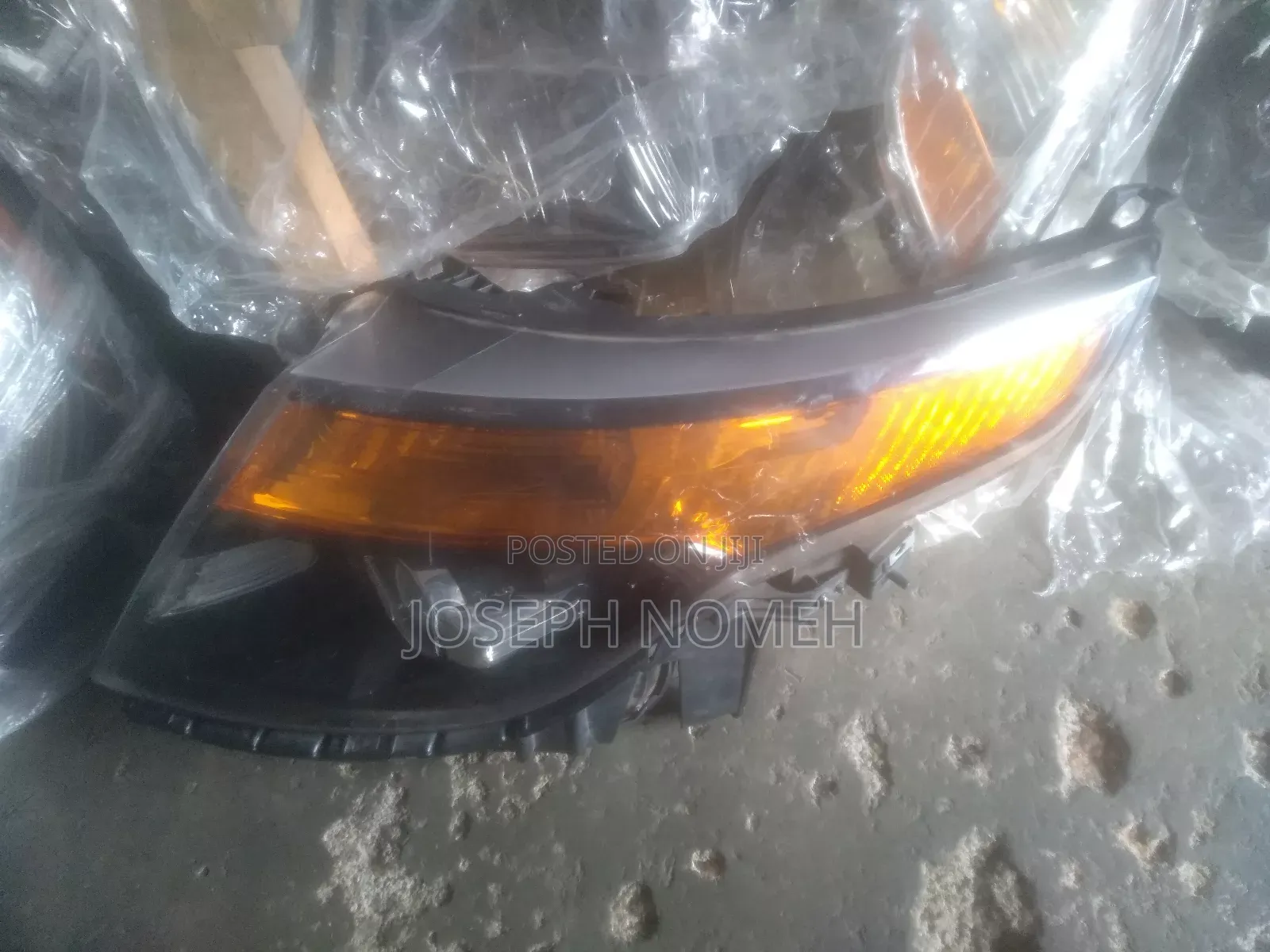 2013 Ford Explorer Dark Headlight