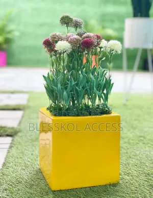 Vines Flowers Potted With 20cm Square Fiberglass Pot