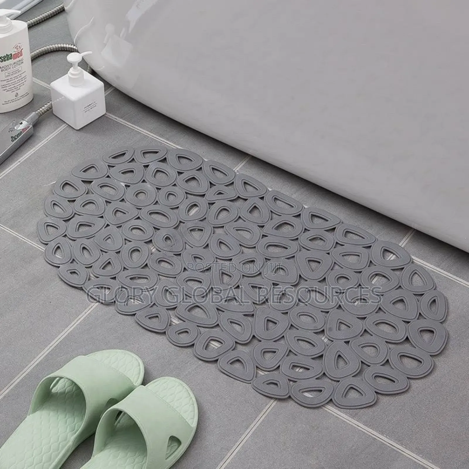 Non-Slip Elipses Hole Suctioned Silicone Bathroom Mat